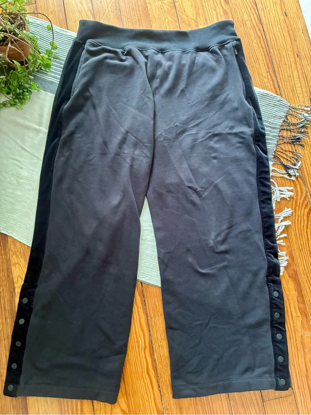 Athleta Retroplush Velvet Snap Ankle Lounge Pants - Picture 3 of 9